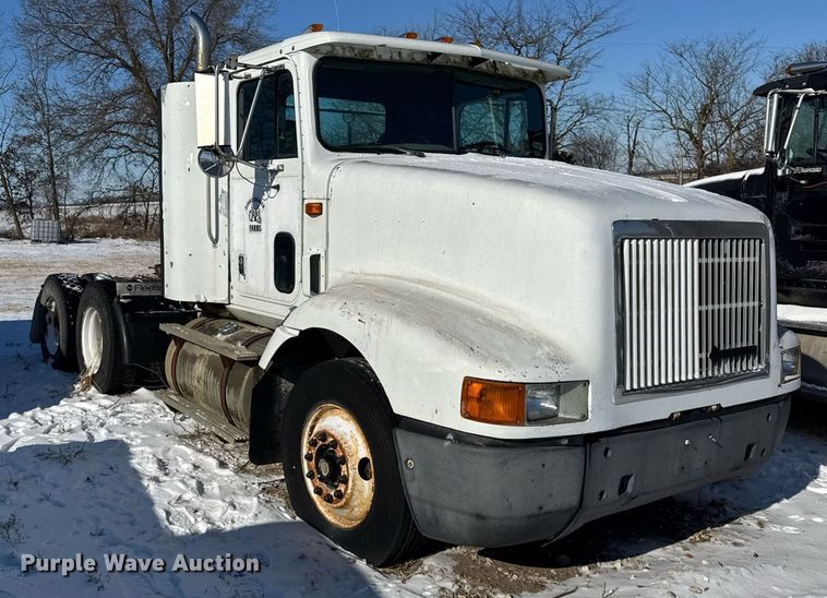 image for item DH9846 1996 International 9200 semi truck