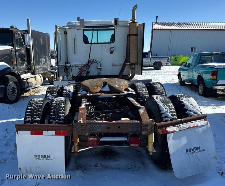 image for item DH9846 1996 International 9200 semi truck