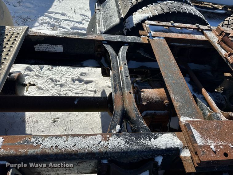 image for item DH9846 1996 International 9200 semi truck