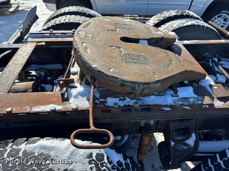 image for item DH9846 1996 International 9200 semi truck