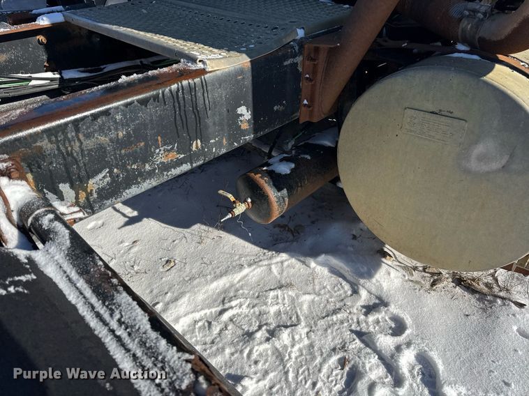 image for item DH9846 1996 International 9200 semi truck