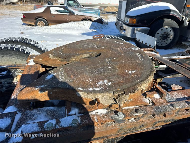 image for item DH9846 1996 International 9200 semi truck