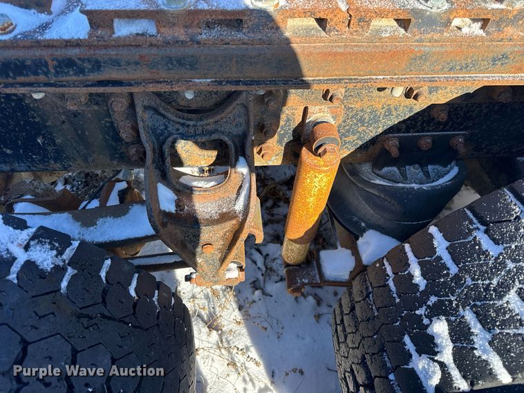 image for item DH9846 1996 International 9200 semi truck