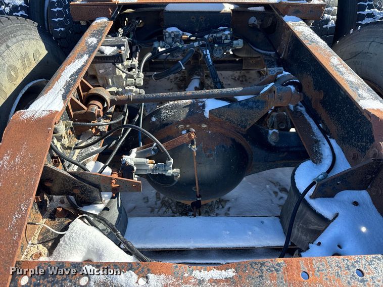 image for item DH9846 1996 International 9200 semi truck