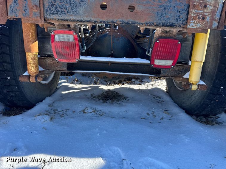 image for item DH9846 1996 International 9200 semi truck