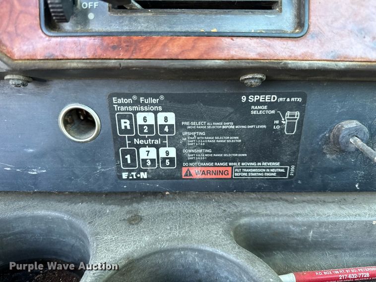 image for item DH9846 1996 International 9200 semi truck