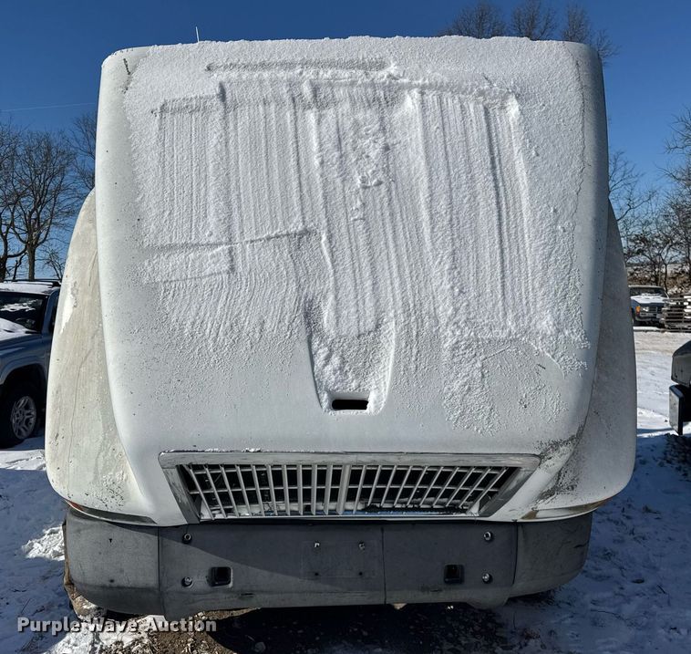 image for item DH9846 1996 International 9200 semi truck