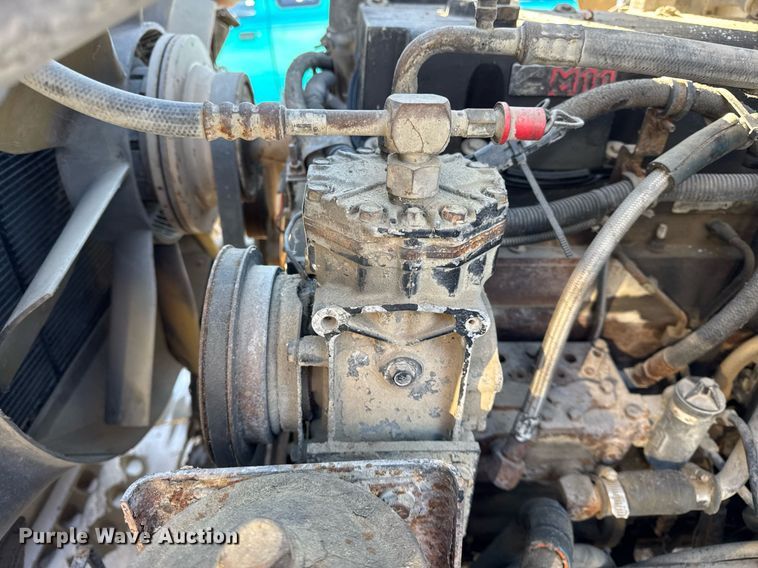 image for item DH9846 1996 International 9200 semi truck