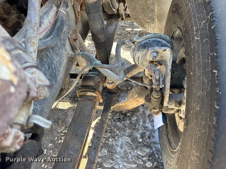 image for item DH9846 1996 International 9200 semi truck