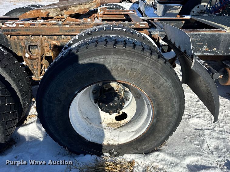 image for item DH9846 1996 International 9200 semi truck