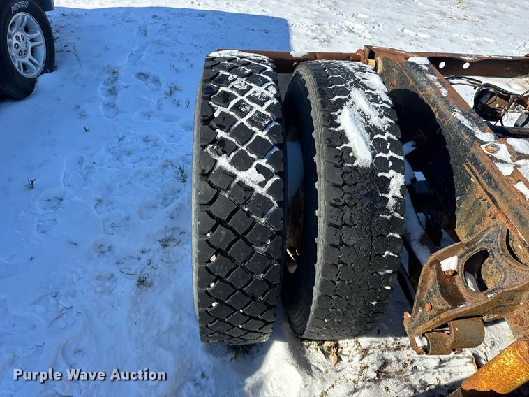 image for item DH9846 1996 International 9200 semi truck