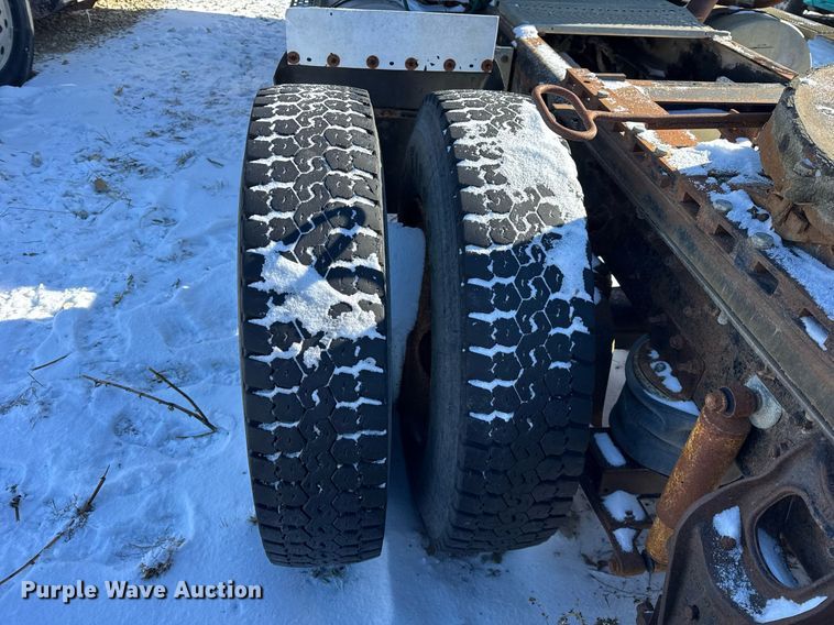 image for item DH9846 1996 International 9200 semi truck