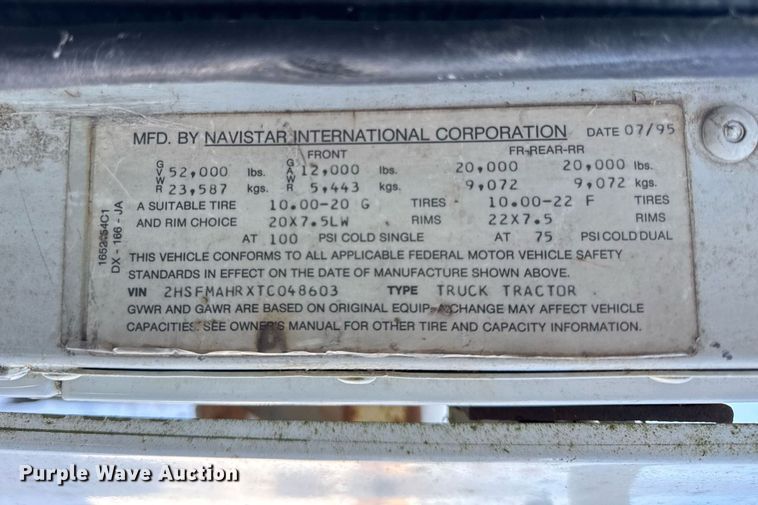 image for item DH9846 1996 International 9200 semi truck