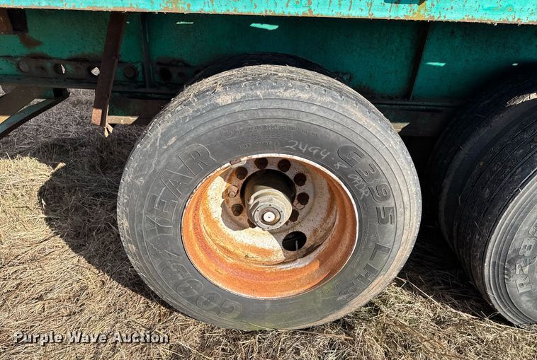 image for item DO0311 1991 Fontaine flatbed trailer