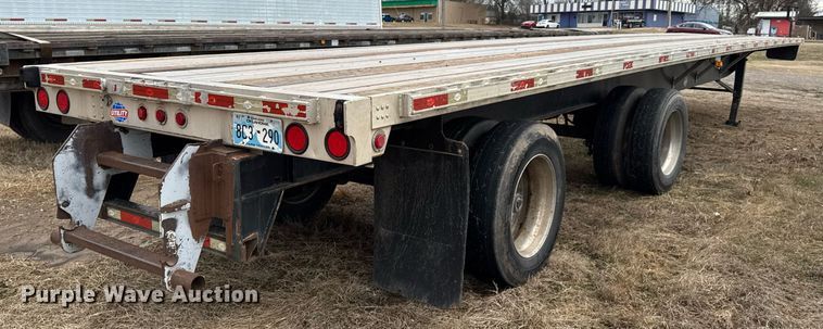 image for item DO0313 2007 Utility Trailers flatbed trailer
