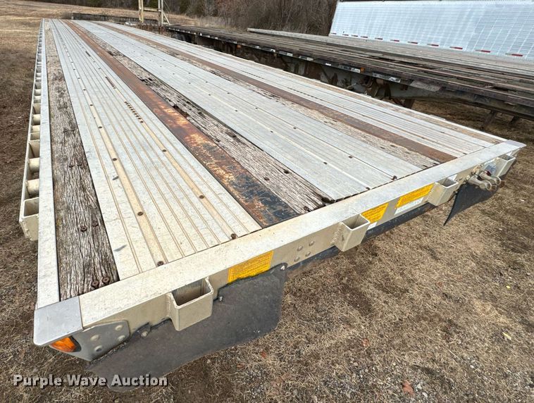 image for item DO0313 2007 Utility Trailers flatbed trailer