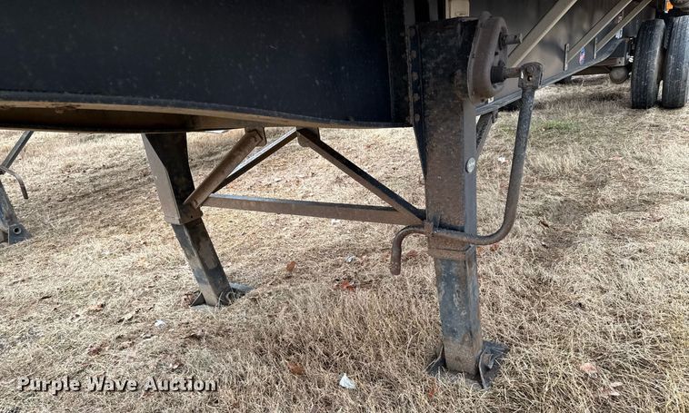 image for item DO0313 2007 Utility Trailers flatbed trailer