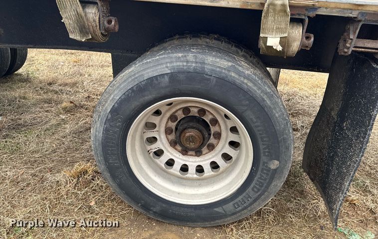 image for item DO0313 2007 Utility Trailers flatbed trailer