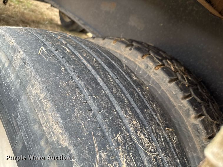 image for item DO0313 2007 Utility Trailers flatbed trailer