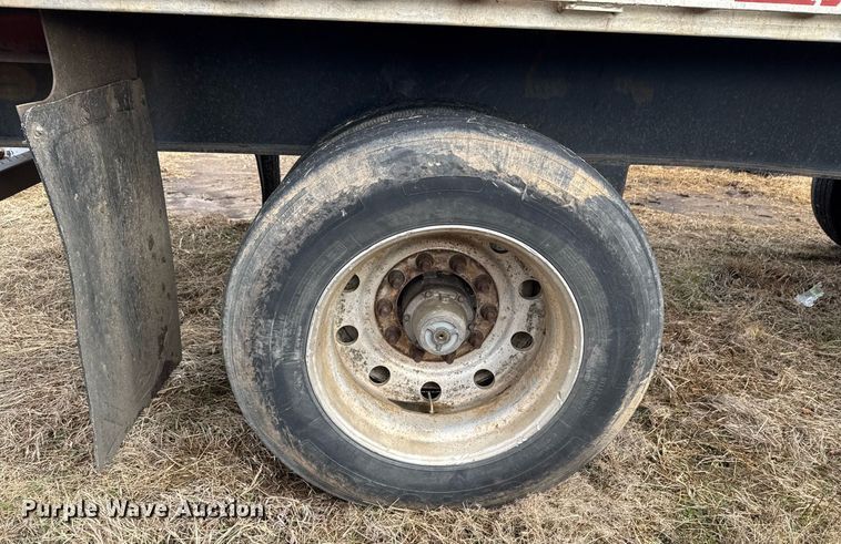 image for item DO0313 2007 Utility Trailers flatbed trailer