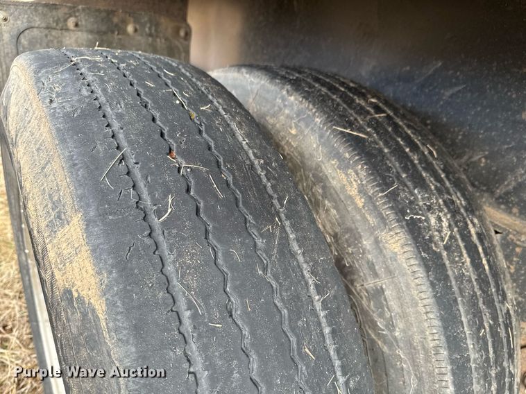 image for item DO0313 2007 Utility Trailers flatbed trailer