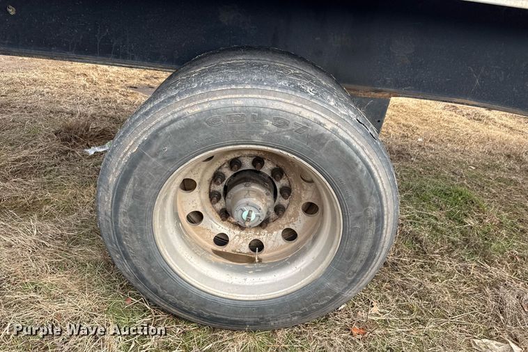 image for item DO0313 2007 Utility Trailers flatbed trailer