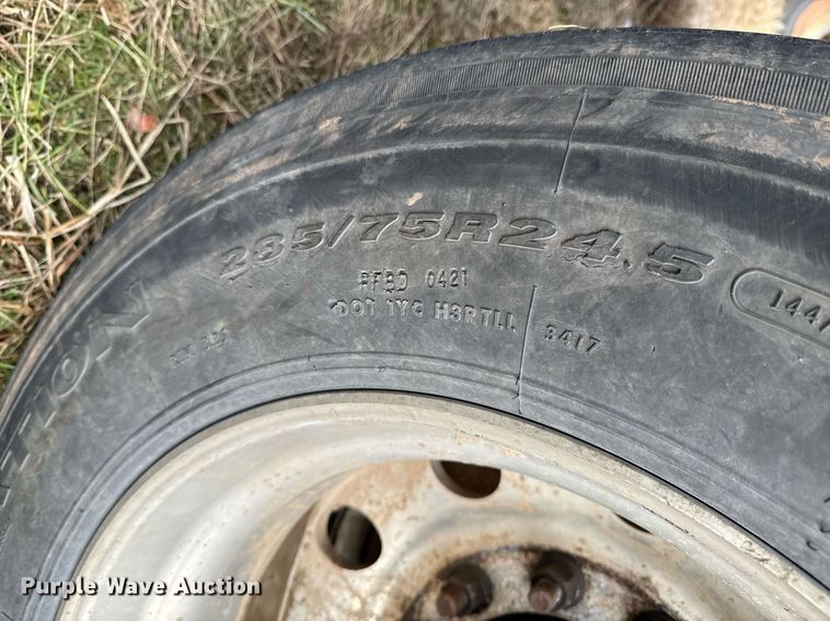 image for item DO0313 2007 Utility Trailers flatbed trailer