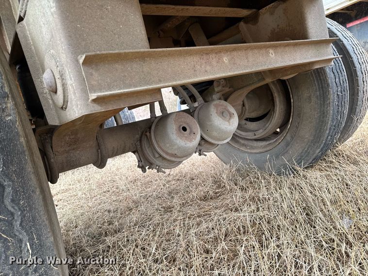 image for item DO0314 1992 Great Dane flatbed trailer