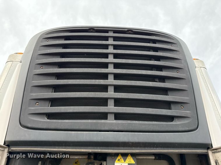 image for item DO2629 2017 Utility Trailers VS2RA refrigerated van trailer