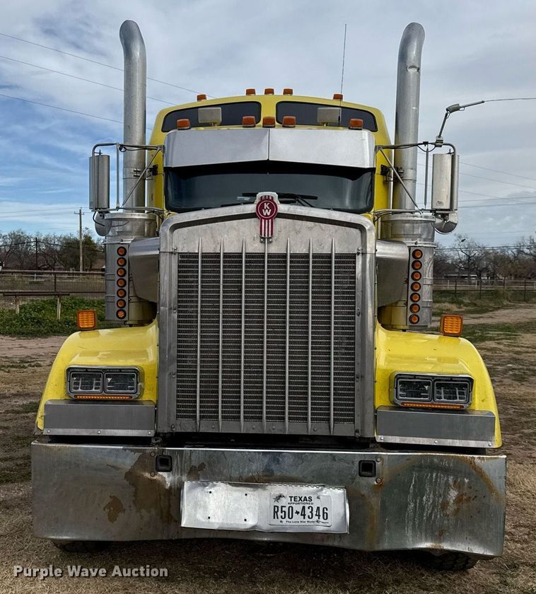 image for item DO2630 2007 Kenworth W900 semi truck