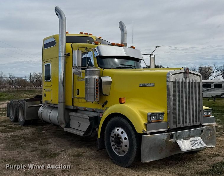 image for item DO2630 2007 Kenworth W900 semi truck