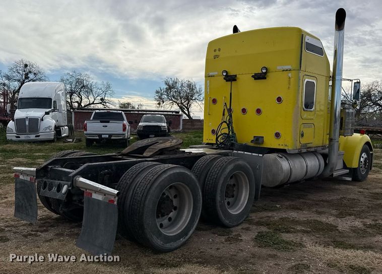 image for item DO2630 2007 Kenworth W900 semi truck