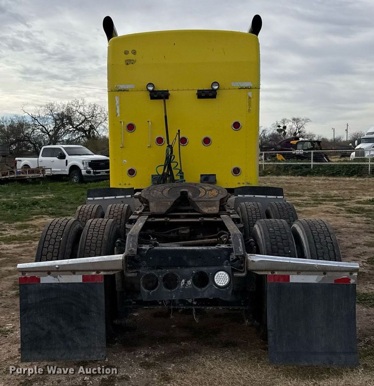 image for item DO2630 2007 Kenworth W900 semi truck