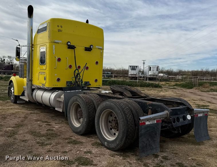 image for item DO2630 2007 Kenworth W900 semi truck