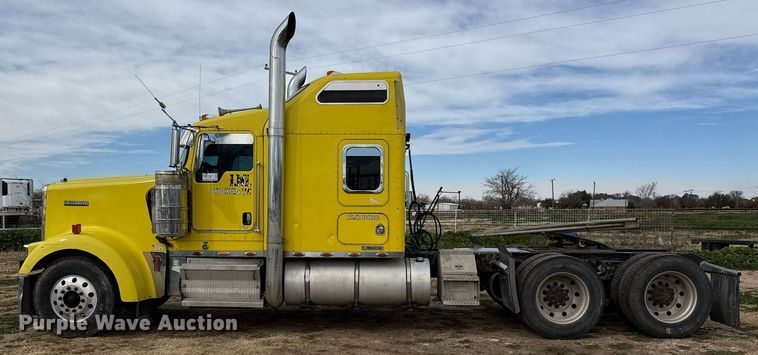 image for item DO2630 2007 Kenworth W900 semi truck