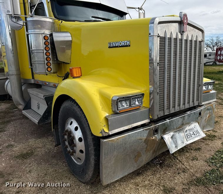 image for item DO2630 2007 Kenworth W900 semi truck
