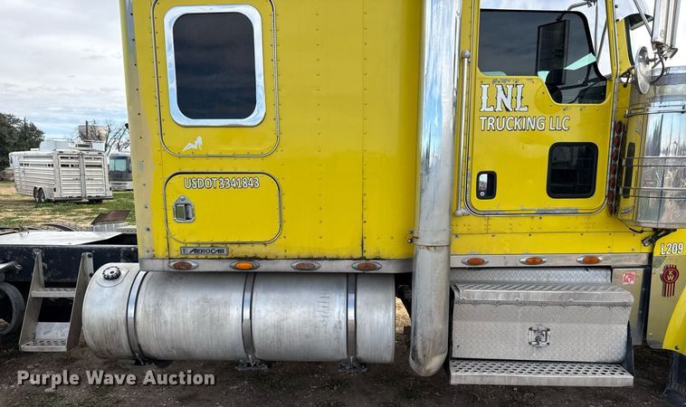image for item DO2630 2007 Kenworth W900 semi truck