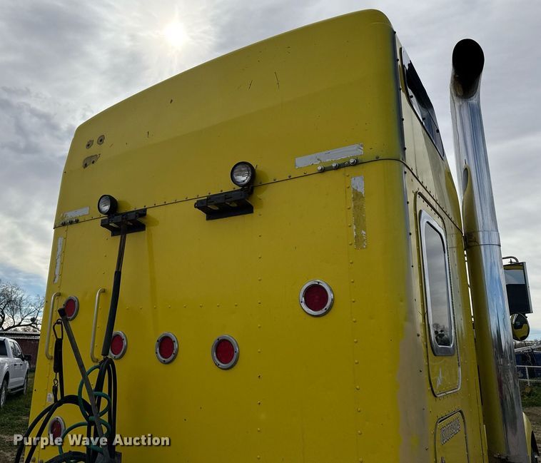 image for item DO2630 2007 Kenworth W900 semi truck