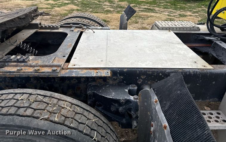 image for item DO2630 2007 Kenworth W900 semi truck