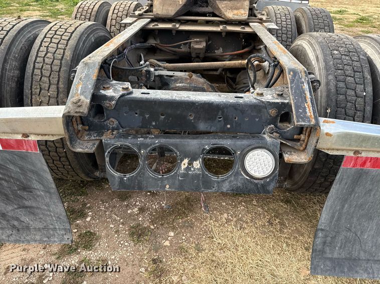 image for item DO2630 2007 Kenworth W900 semi truck