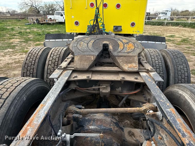 image for item DO2630 2007 Kenworth W900 semi truck