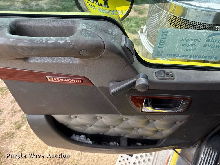 image for item DO2630 2007 Kenworth W900 semi truck