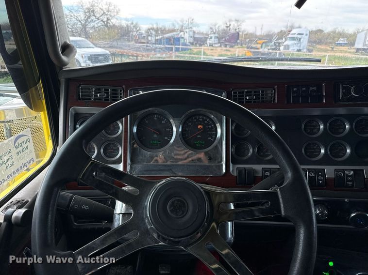 image for item DO2630 2007 Kenworth W900 semi truck