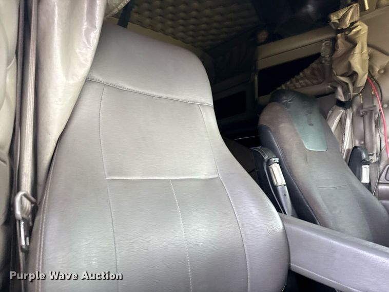 image for item DO2630 2007 Kenworth W900 semi truck