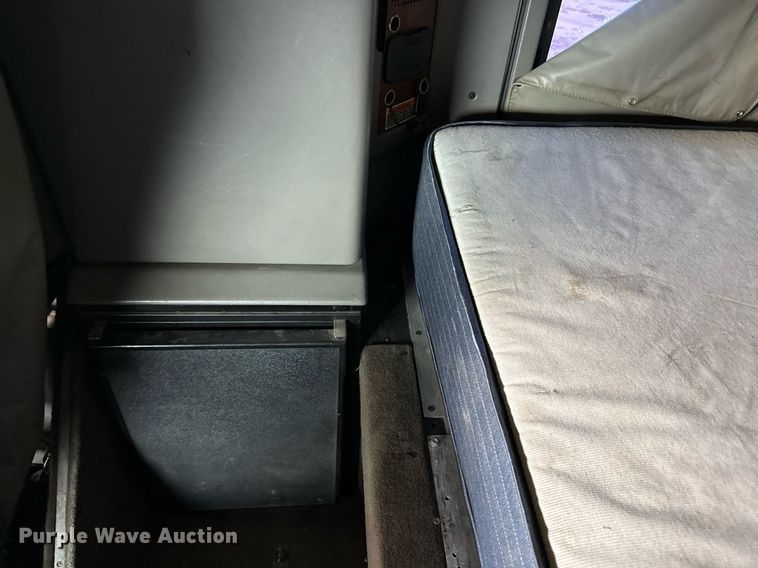 image for item DO2630 2007 Kenworth W900 semi truck