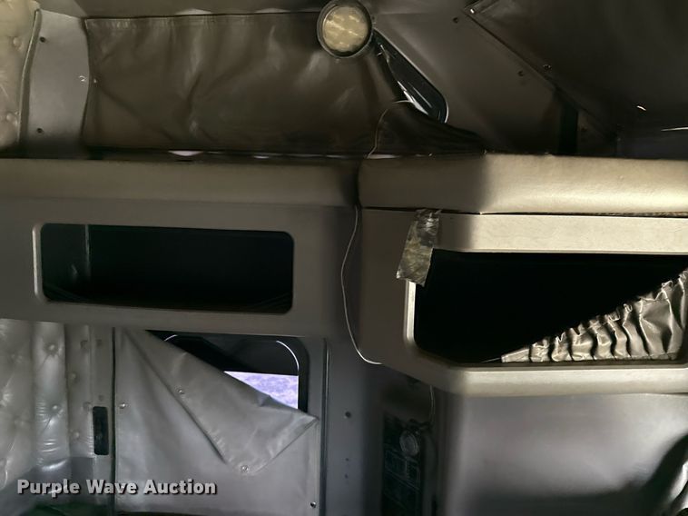 image for item DO2630 2007 Kenworth W900 semi truck