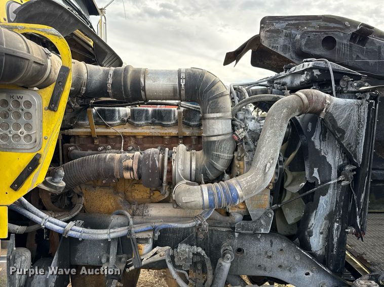 image for item DO2630 2007 Kenworth W900 semi truck