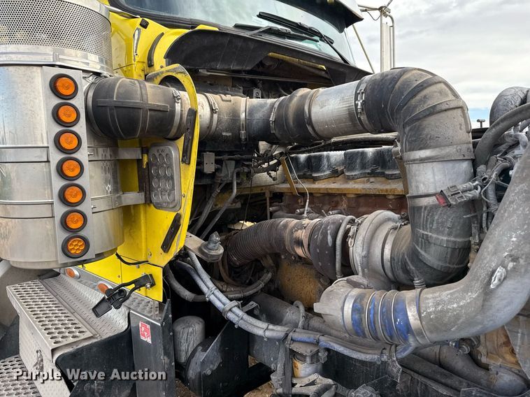 image for item DO2630 2007 Kenworth W900 semi truck