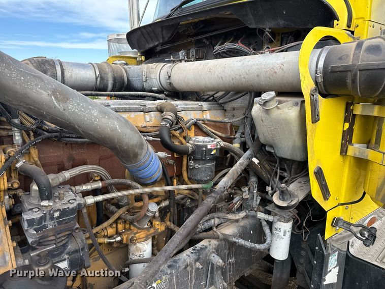 image for item DO2630 2007 Kenworth W900 semi truck