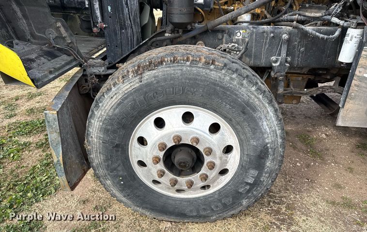 image for item DO2630 2007 Kenworth W900 semi truck